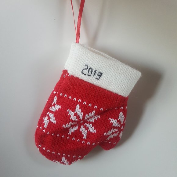 Red Mittens 2019 Ornament - Picture 1 of 2